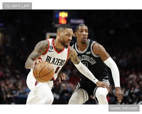 利拉德休赛期天天喝蛋白粉当水，家里冰箱塞满鸡胸肉，邻居以为他开健身餐配送